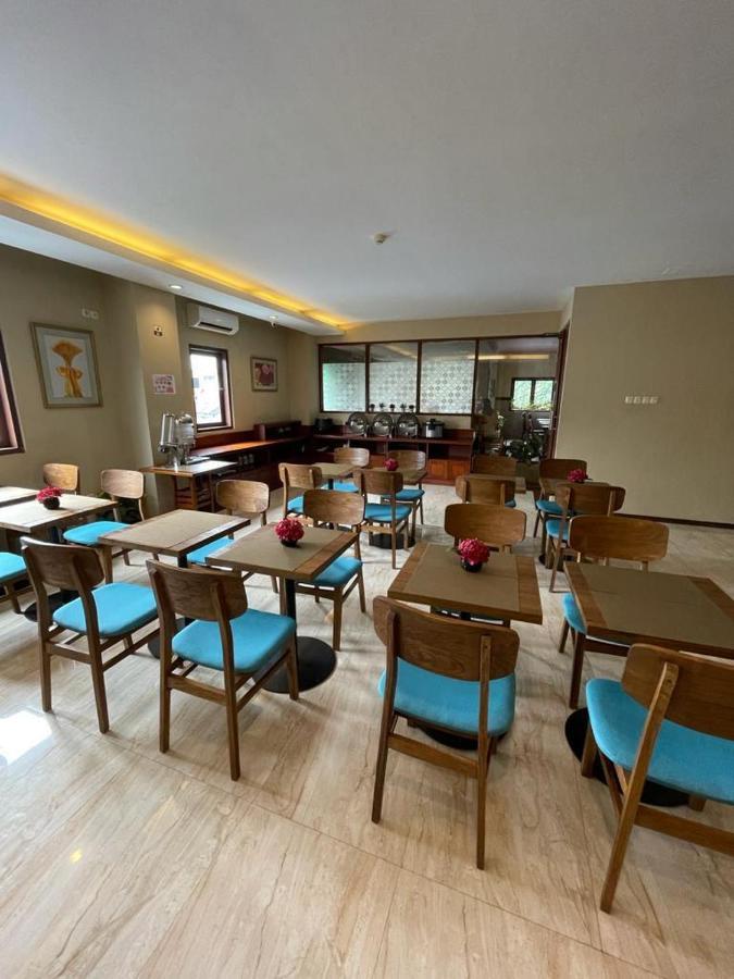 Biz Hotel City Center Амбон Екстер'єр фото