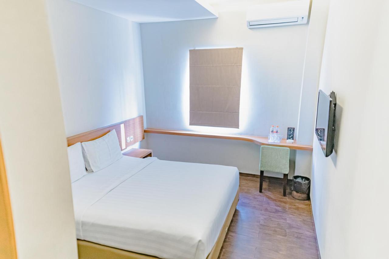 Biz Hotel City Center Амбон Екстер'єр фото