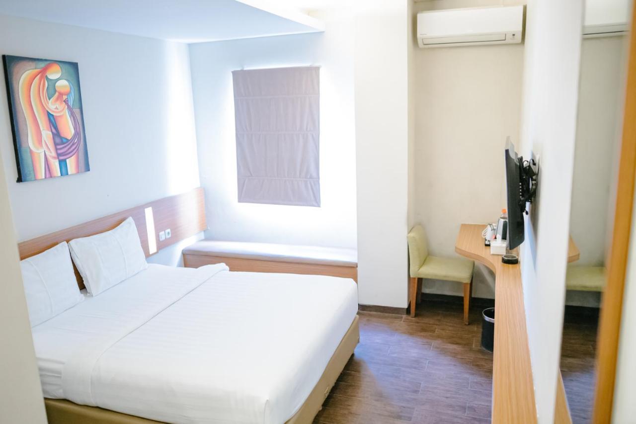 Biz Hotel City Center Амбон Екстер'єр фото