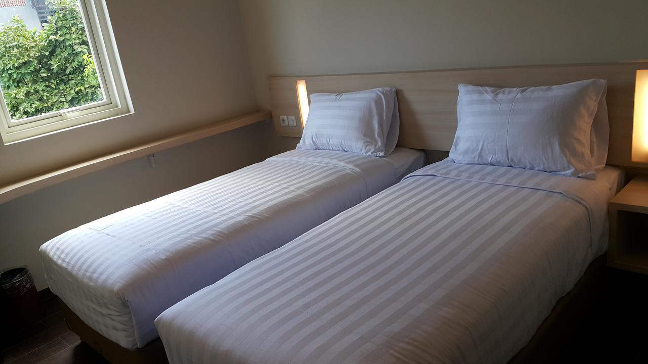 Biz Hotel City Center Амбон Екстер'єр фото
