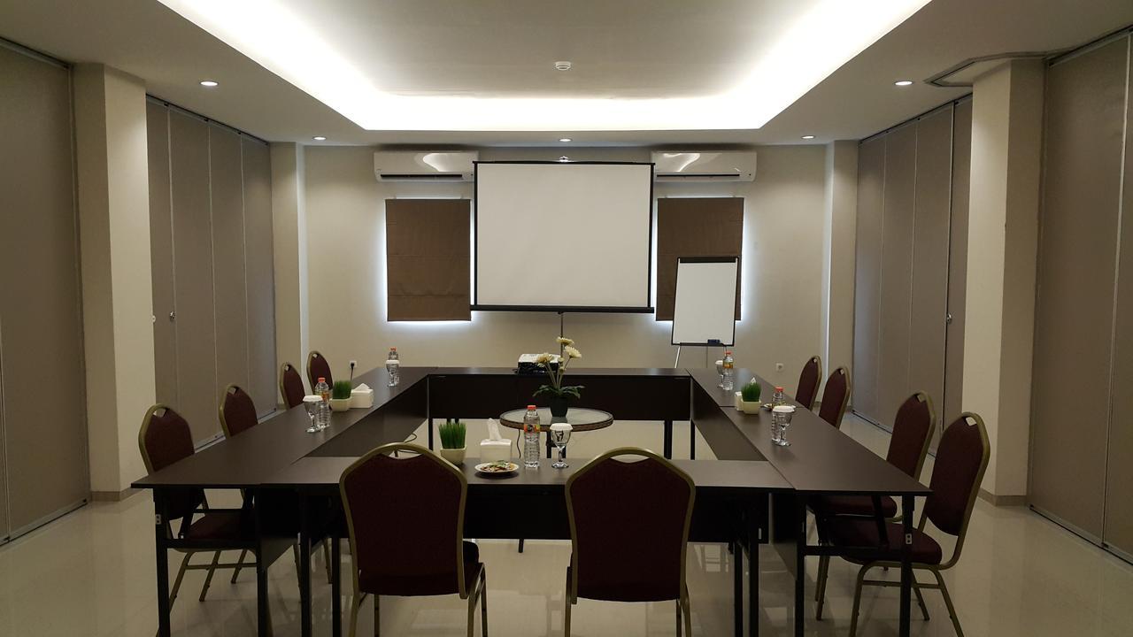 Biz Hotel City Center Амбон Екстер'єр фото