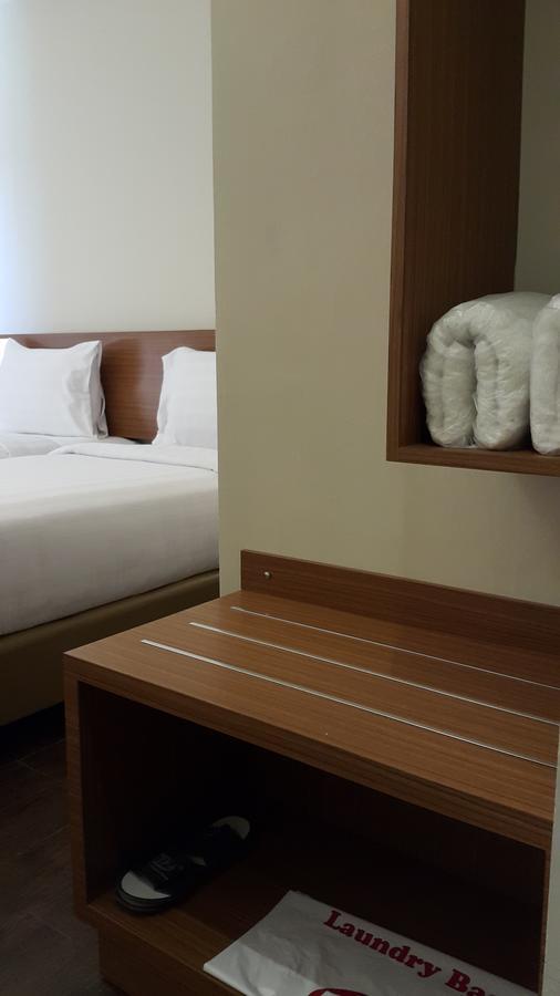 Biz Hotel City Center Амбон Екстер'єр фото