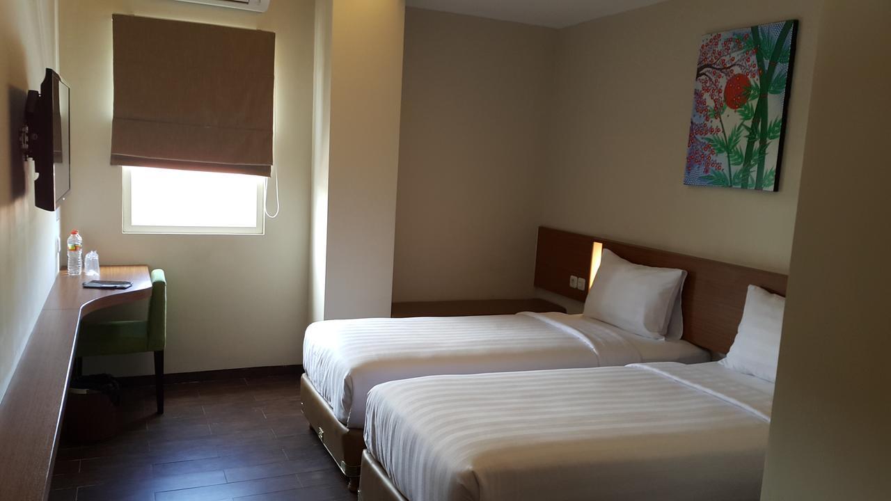 Biz Hotel City Center Амбон Екстер'єр фото