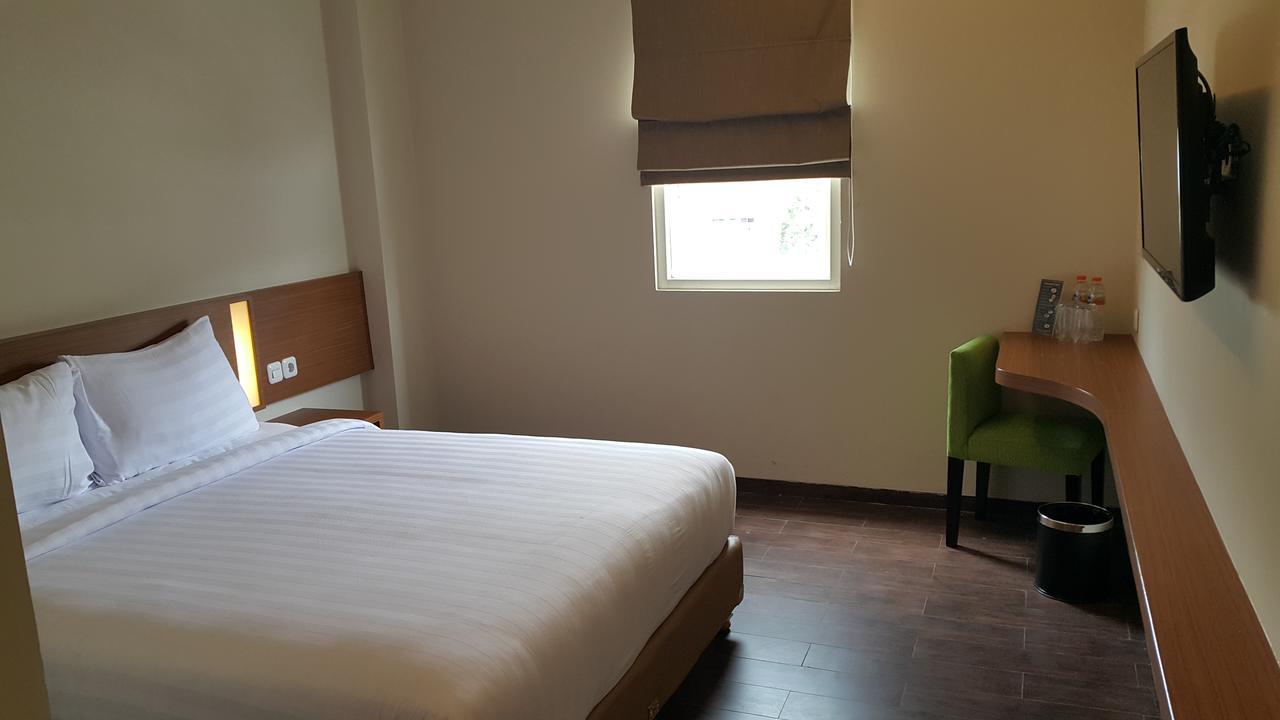 Biz Hotel City Center Амбон Екстер'єр фото