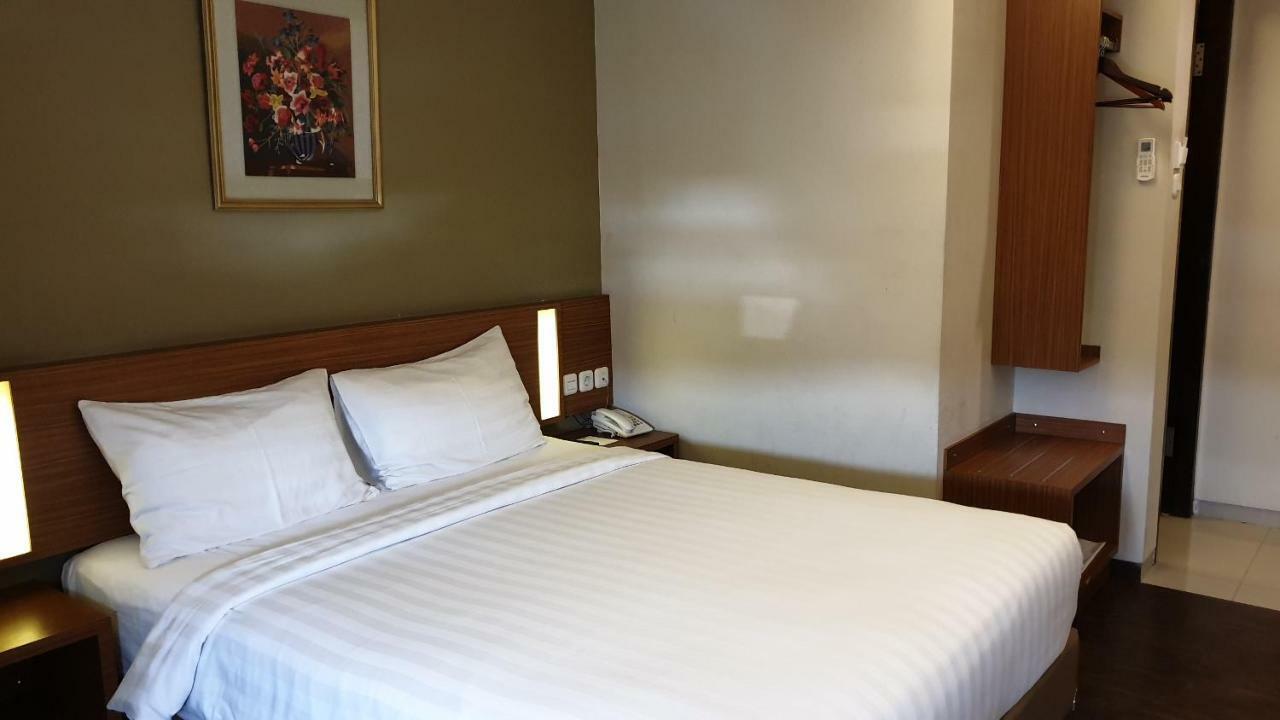 Biz Hotel City Center Амбон Екстер'єр фото