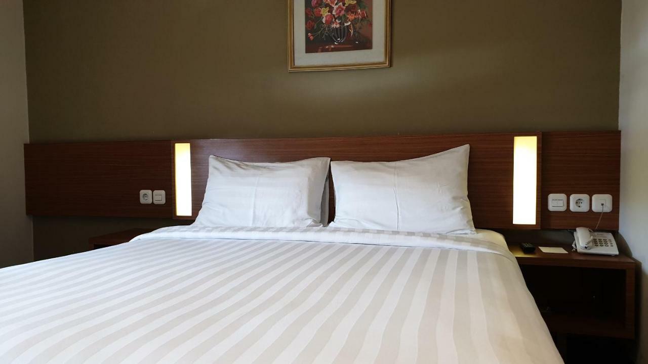 Biz Hotel City Center Амбон Екстер'єр фото