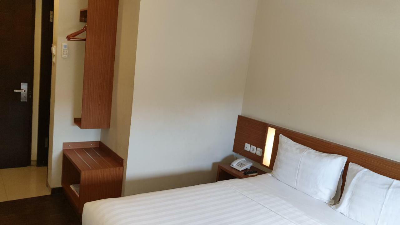 Biz Hotel City Center Амбон Екстер'єр фото