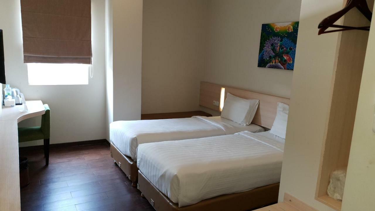 Biz Hotel City Center Амбон Екстер'єр фото